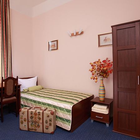 Hotel-Pension Cortina Берлин Экстерьер фото