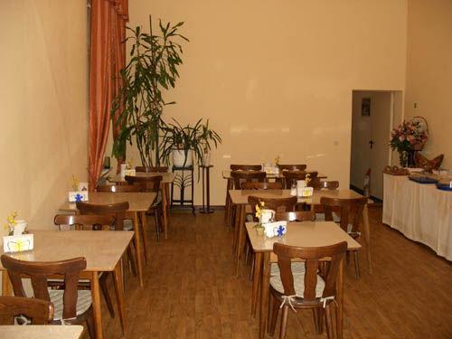 Hotel-Pension Cortina Берлин Ресторан фото